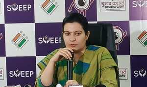 झारखंड में पांचवें चरण के मतदान में भी महिला मतदाताओं ने पुरुषों को पीछे छोड़ा